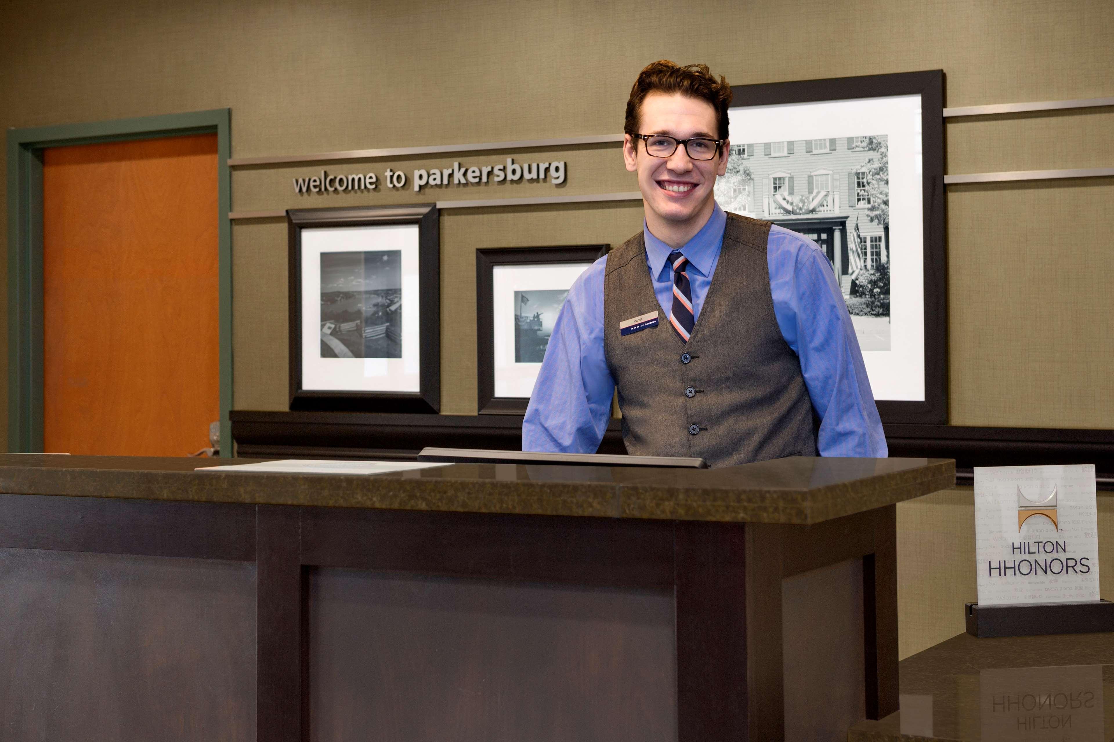 Hampton Inn And Suites Parkersburg Downtown Extérieur photo