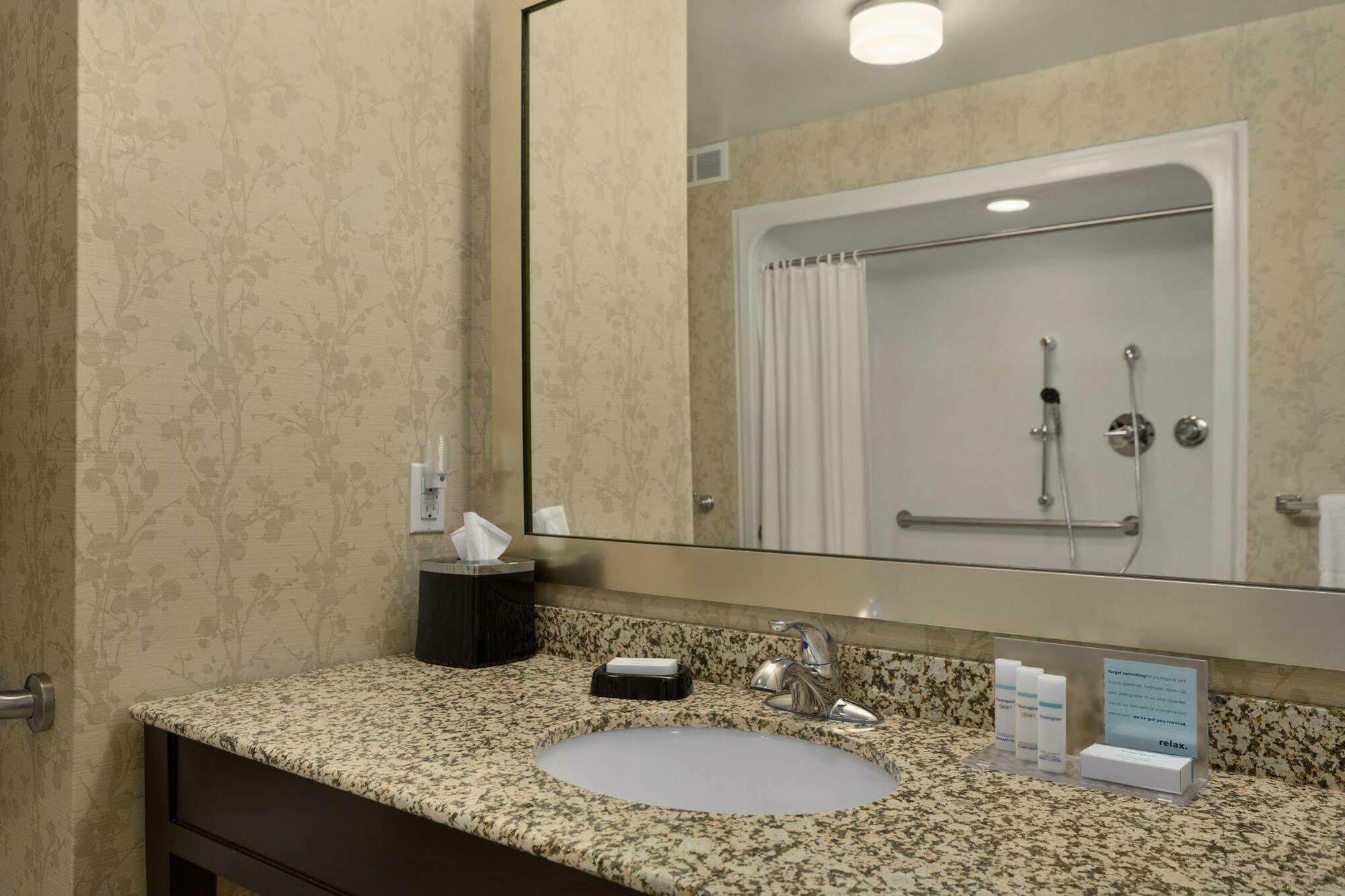 Hampton Inn And Suites Parkersburg Downtown Extérieur photo